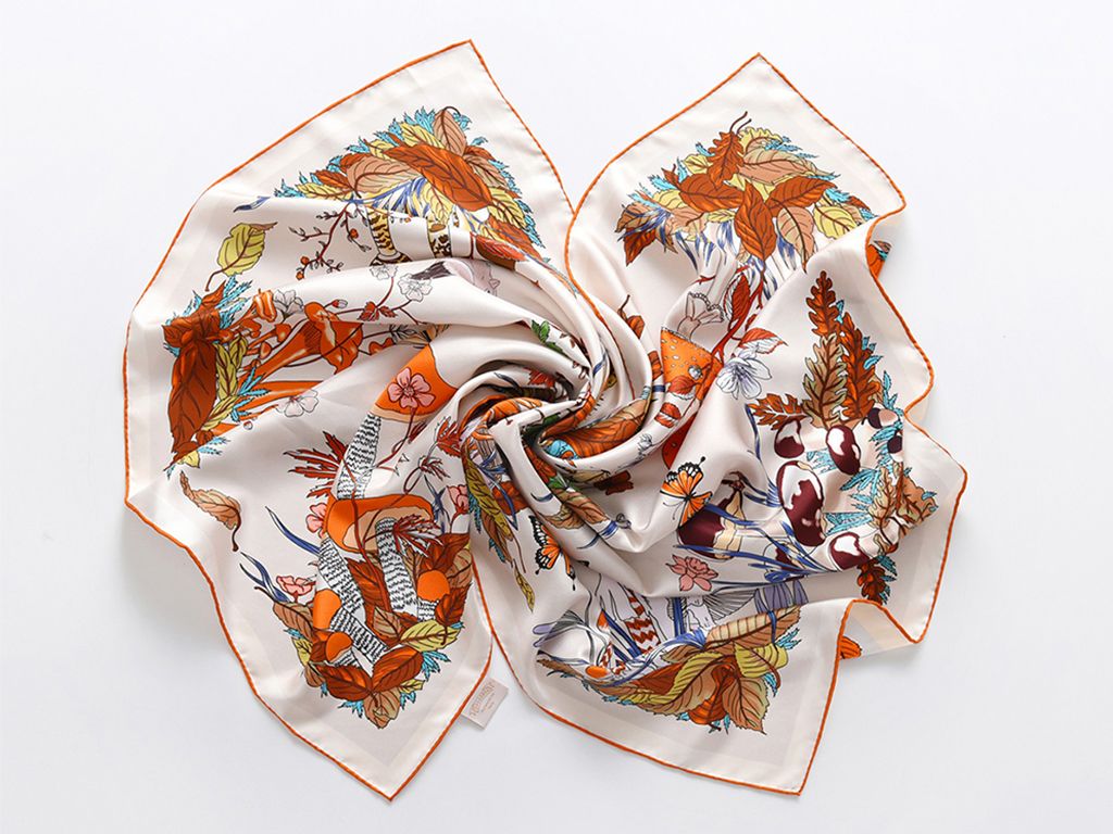 Silk twill print double-sided scarf with hand-rolled edges